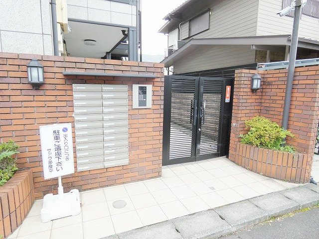 サァラ多摩平のエントランス