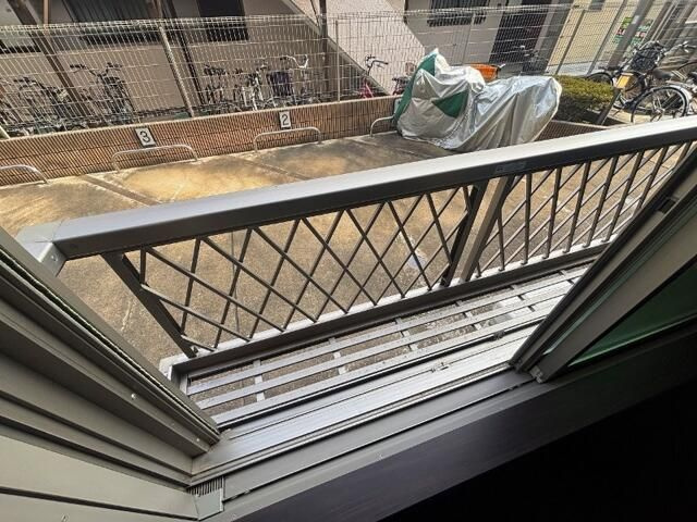 足立区谷中５丁目のアパートのバルコニー