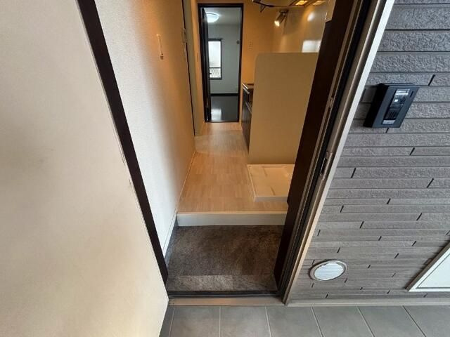 足立区谷中５丁目のアパートの玄関