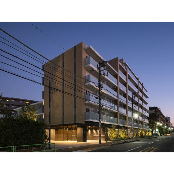 【外観】 | メトロステージPLUS中野弥生町 | 鉄筋コンクリート造のがっちりとした建物。
