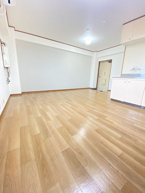 尼崎市西御園町の賃貸マンションの居間・リビング