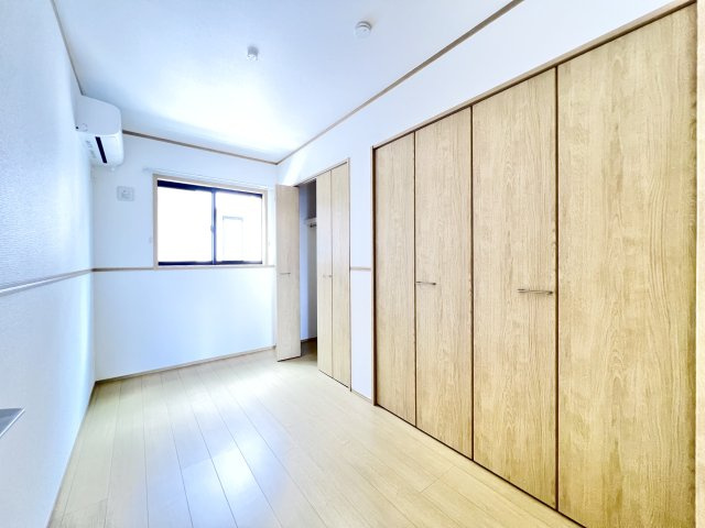 さくらハウスの寝室|落ち着いた色調の寝室です
