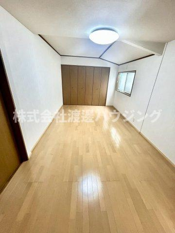 稲葉荘2丁目連棟平屋の寝室|ど～んと11帖あります。