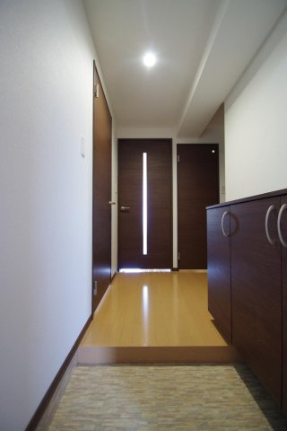 クロノス30新町IIの玄関