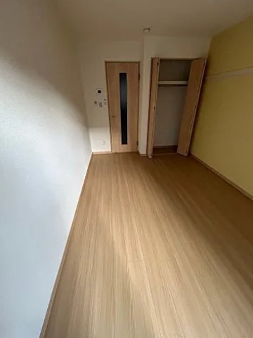 ハイツ凪の寝室