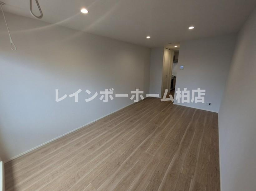 特典：仲介手数料が50％OFFです‼の居間・リビング|過ごしやすい室内です