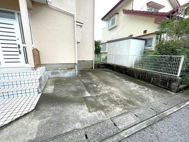 アプリ緑ヶ丘の駐車場