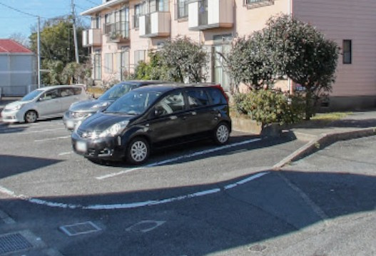 マリンハイツⅡの駐車場