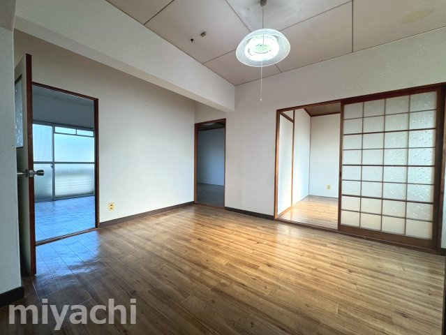 イータウン蔵本の居間・リビング