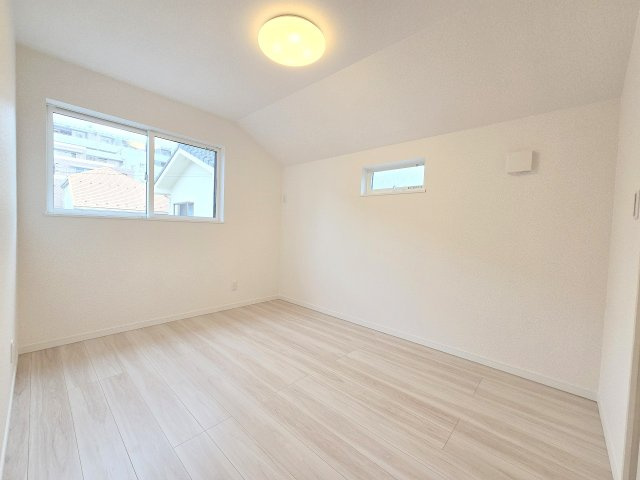 羽村市小作台5丁目　全2棟の洋室