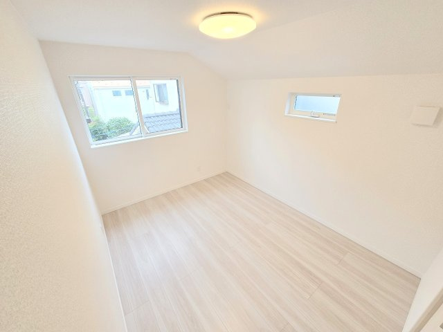 羽村市小作台5丁目　全2棟の洋室