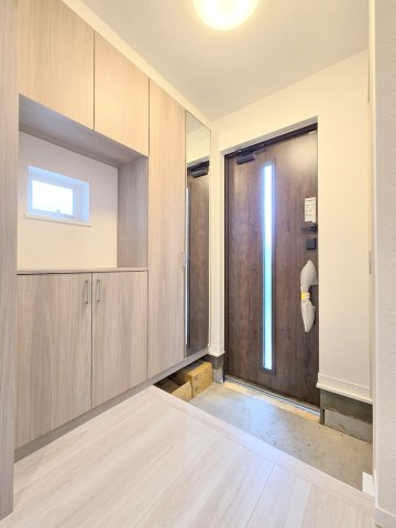羽村市小作台5丁目　全2棟の玄関