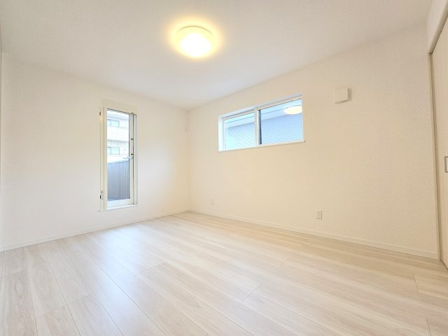 羽村市小作台5丁目　全2棟の洋室