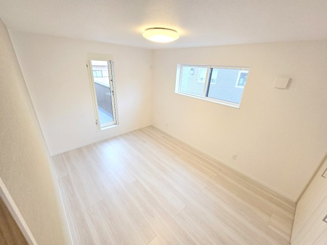 羽村市小作台5丁目　全2棟の洋室