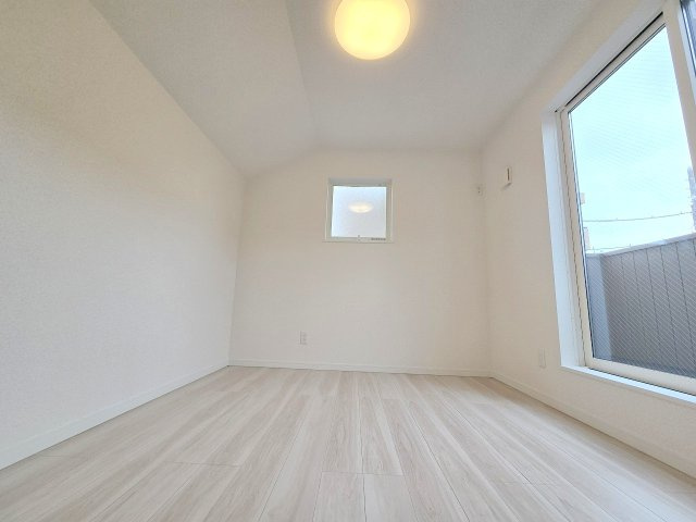 羽村市小作台5丁目　全2棟の洋室