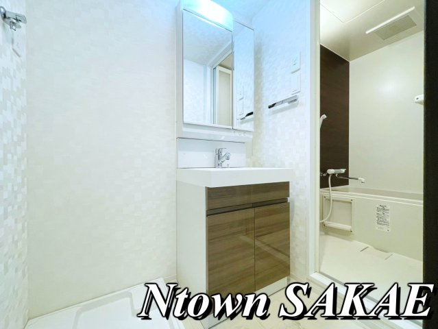 【独立洗面台】 | S-RESIDENCE池下西 | 独立洗面台、小物を置くことができて便利です