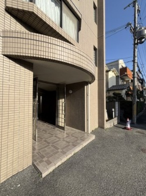 【エントランス】 | ジェントリーズ岡田 | ゆとりのあるエントランスです