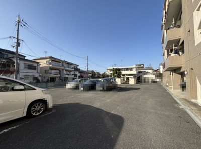 【駐車場】 | ジェントリーズ岡田 | 駐車場です