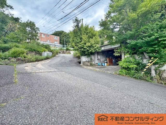 西宮市苦楽園三番町　中古戸建の前面道路含む現地写真