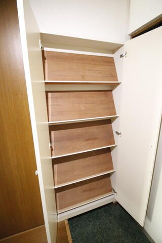 川崎市多摩区生田７丁目の賃貸マンションの収納