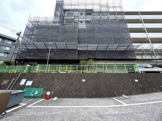 ただいま大規模修繕中。ドンキまで徒歩４分の好立地！お車利用者なら狩場インターすぐそばの快適アクセス。つまるところ、生きるのに苦労しないのは意外かしら？？な、『グリーンヒルズ横浜Ｂ棟』リノベーション