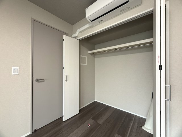 ただいま大規模修繕中。ドンキまで徒歩４分の好立地！お車利用者なら狩場インターすぐそばの快適アクセス。つまるところ、生きるのに苦労しないのは意外かしら？？な、『グリーンヒルズ横浜Ｂ棟』リノベーションの収納|こまごまとしたものを収納できそうですね
