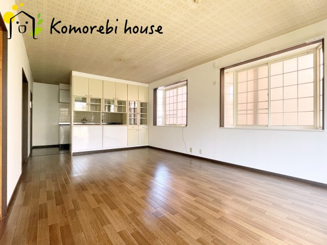 蓮田市西新宿2丁目　中古戸建の居間・リビング|ゆったり過ごせる居間です