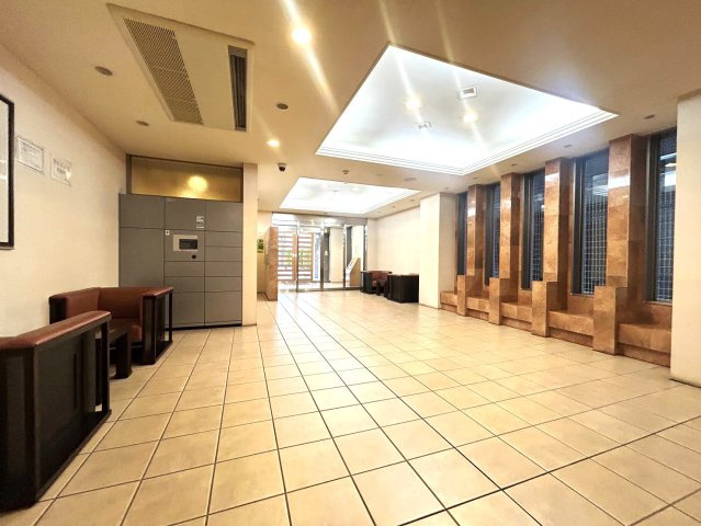 ライオンズステーションプラザ草加のロビー|ホテルライクなロビーが、住まいに上質な第一印象を演出します。