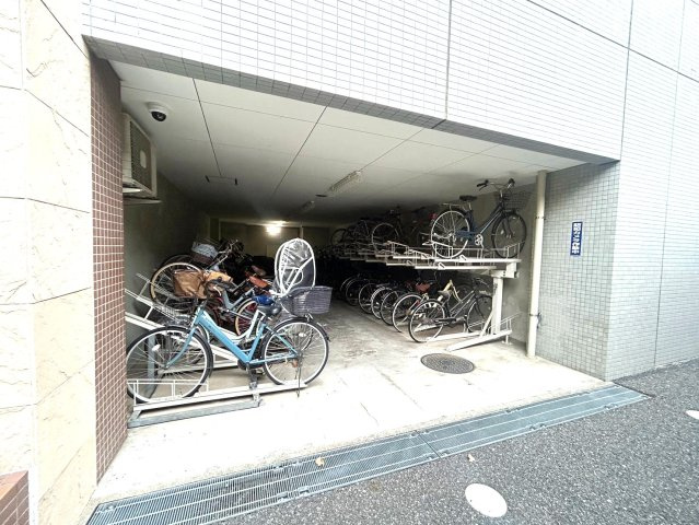 ライオンズステーションプラザ草加の駐輪場|自転車を身近に活用できる、暮らしに便利な共用設備です。
