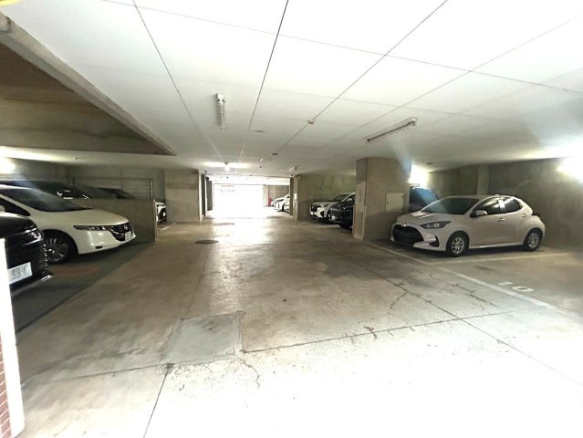 ライオンズステーションプラザ草加の駐車場|愛車を身近に停められる、暮らしに便利な敷地内駐車場。