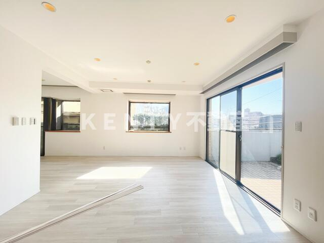 【居間・リビング】 | クレインヒルズ大森 | こちらの居間で趣味の時間をお楽しみください