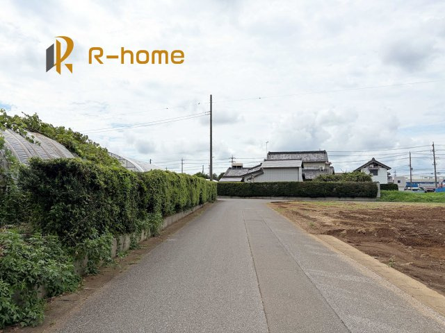 古河市下辺見第8　新築戸建て　2号棟の前面道路含む現地写真|周辺環境も併せて案内致します♪
閑静な住宅地で笑顔あふれる新生活！
ぜひ現地へお越しください♪