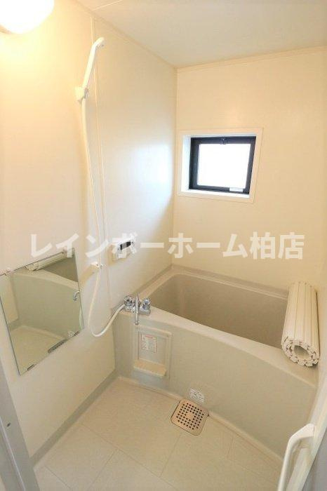 仲介手数料（賃料の1.10ヵ月）の50％OFF対象物件！の浴室