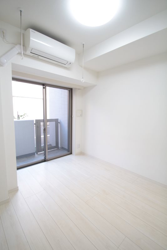 横浜市南区宮元町１丁目の賃貸マンションの洋室