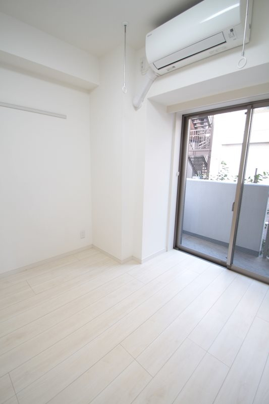 横浜市南区宮元町１丁目の賃貸マンションの洋室