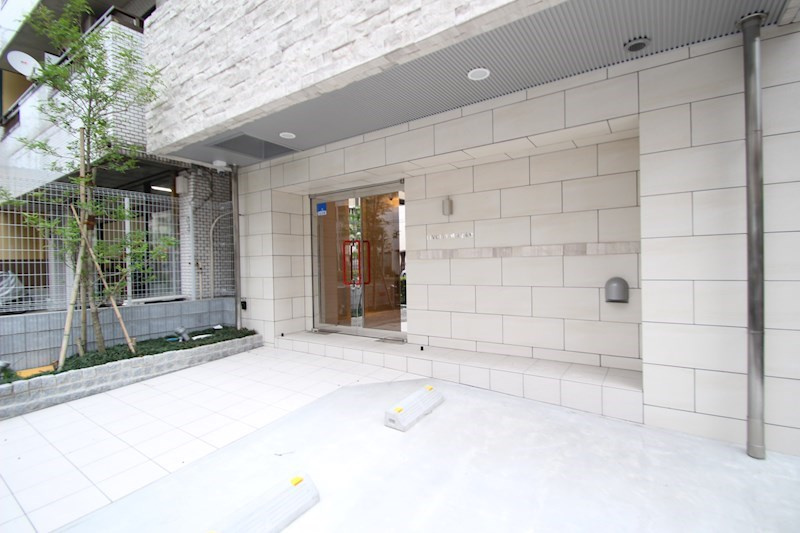 横浜市南区宮元町１丁目の賃貸マンションのエントランス