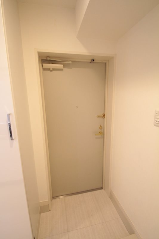 横浜市南区宮元町１丁目の賃貸マンションの玄関
