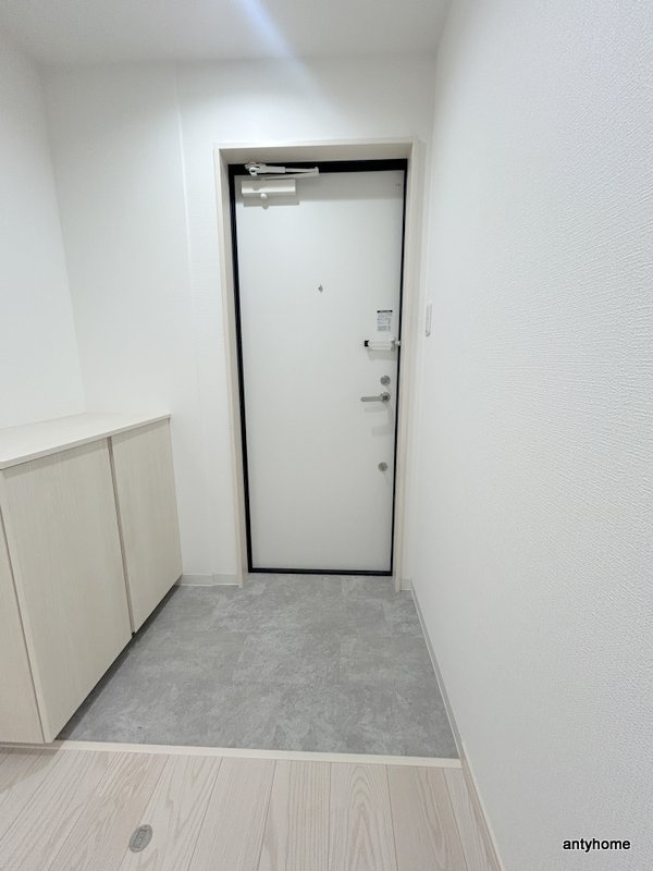ヴェルメゾン三津屋中　仲介手数料無料の玄関