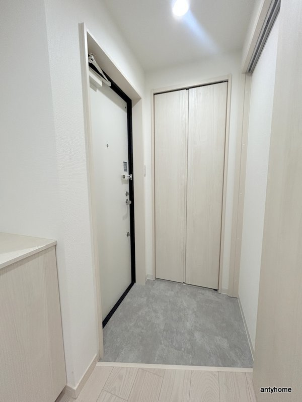 ヴェルメゾン三津屋中　仲介手数料無料の玄関