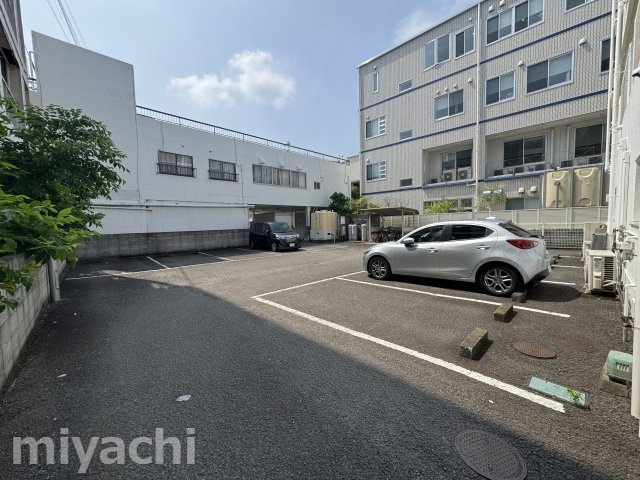 ハイムオアシスの駐車場