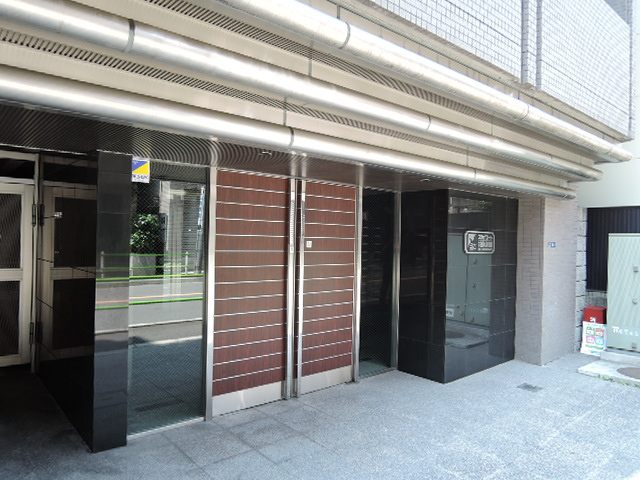 スカイコート三田慶大前壱番館のエントランス