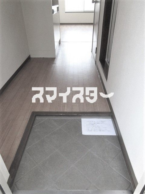 リバーサイド日野の玄関