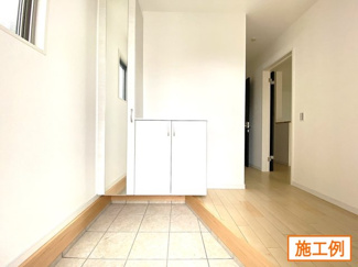 【内観：施工例】 | 相模原市南区上鶴間4丁目　全１棟 | 同施工会社施工例（玄関）