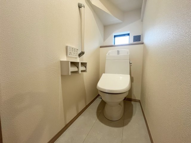 狭山ヶ丘2丁目新築戸建てのトイレ|落ち着いた色調のトイレです♪