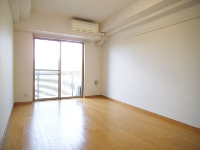 ラ・エテルノ赤羽台の居間・リビング|明るいお部屋です☆