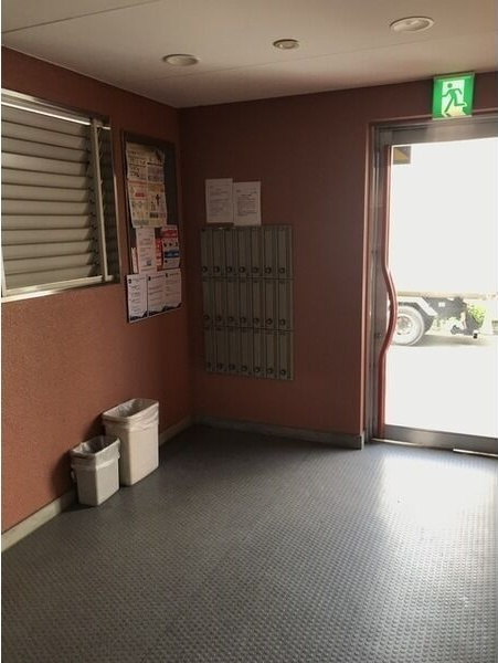 マジェスタ八戸ノ里のエントランス