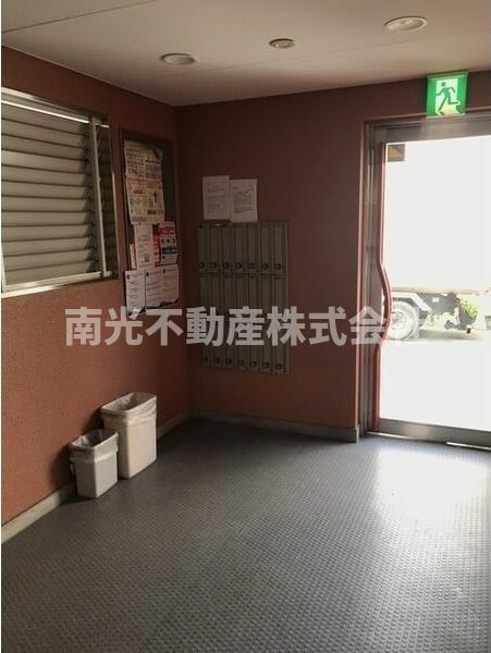 マジェスタ八戸ノ里のエントランス