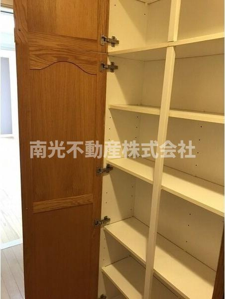 マジェスタ八戸ノ里の玄関