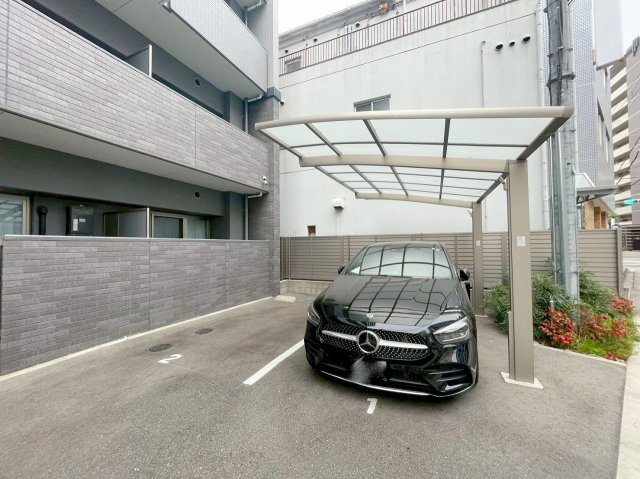 ストームの駐車場