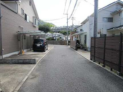 安佐南区相田２丁目の前面道路含む現地写真